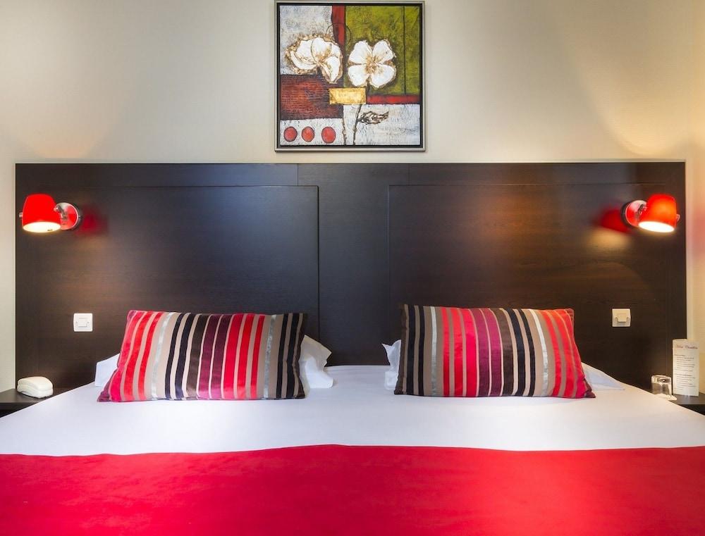 โฮเต็ล ชาทิลลอน ปารีส มอนท์พาร์เนสเซ Hotel ภายนอก รูปภาพ