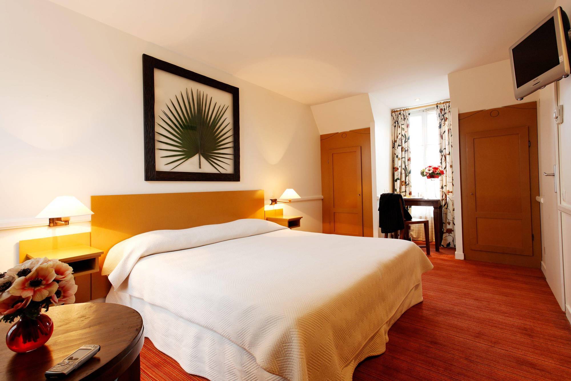 โฮเต็ล ชาทิลลอน ปารีส มอนท์พาร์เนสเซ Hotel ภายนอก รูปภาพ